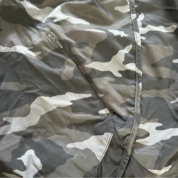 Athleta Womens Printed Mesh Racer Run Short 4" Camo 3XL Running Gym Workout - Picture 7 of 11